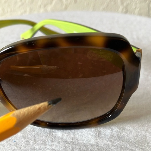 Coach: Emma (L001) Tortoise Shell Sunglasses- flaws - Picture 14 of 16